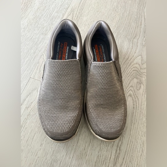 Skechers, Size 10 1/2 Men's Casual Walking  Slip-On Shoe Sneaker Comfort Taupe - Picture 2 of 11